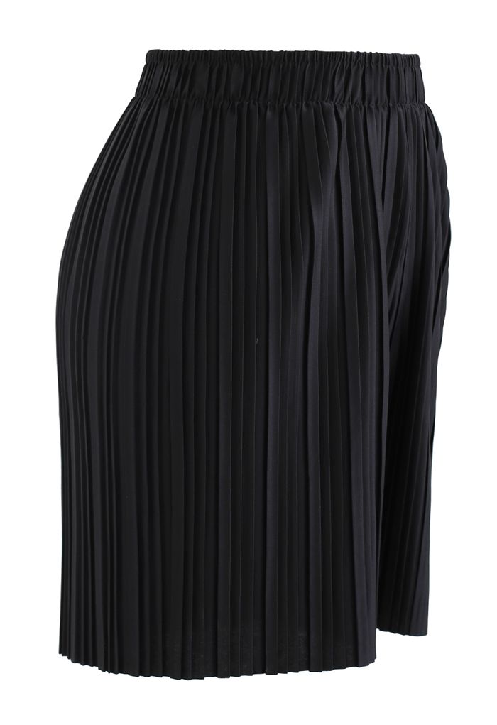Full Pleated Two-Piece Shorts and Pants in Black
