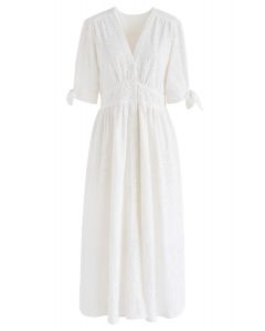 夏季版系扣白色花卉刺繡V領連衣裙